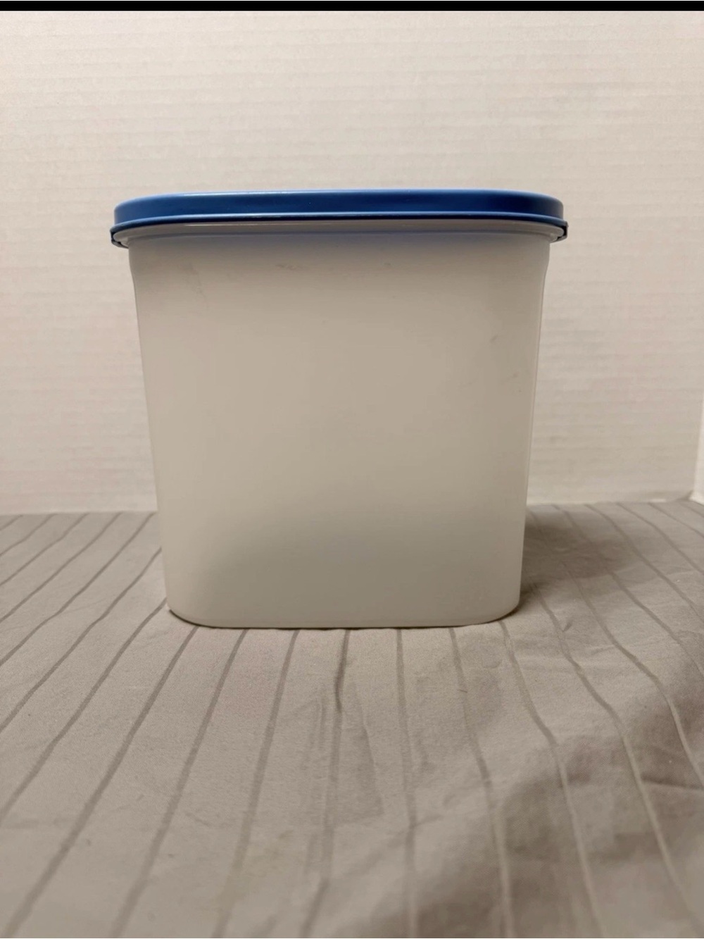 Tupperware Modular Mates Oval #3 Storage Container 1613 & BlueLid 1616 7 1/4 cup